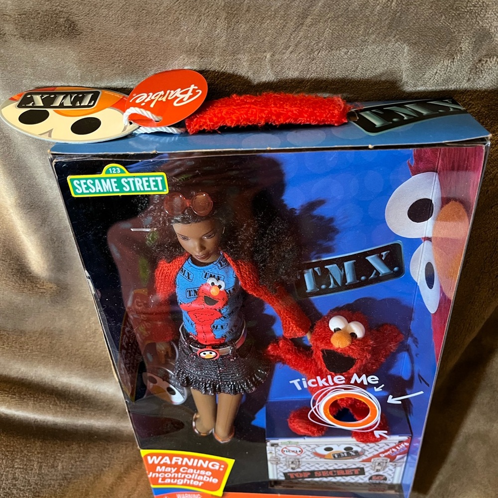 Vintage Barbie and Elmo in original box. Collector’s item. - Picture 5 of 11